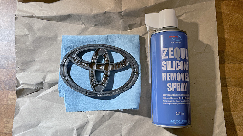 エンブレム貼付け前脱脂