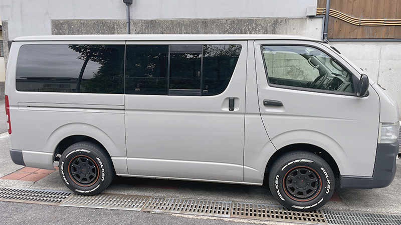 ハイエース1型リア小窓塗装前