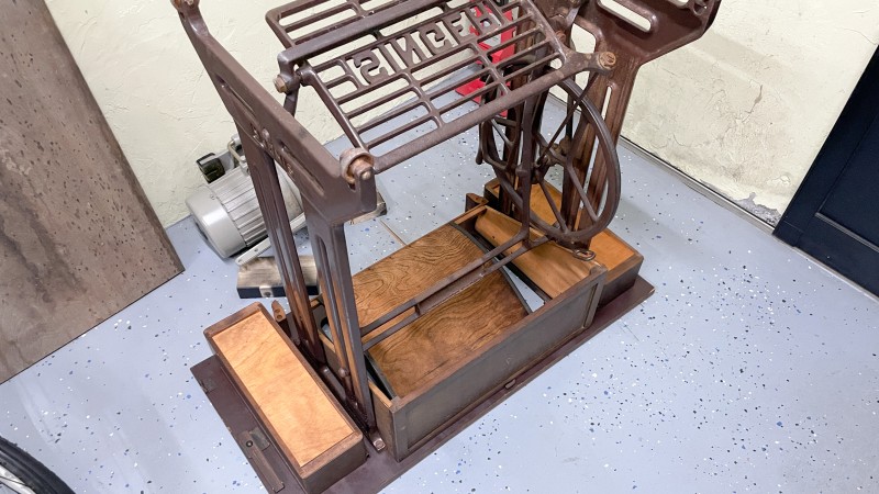 足踏みミシンテーブル裏