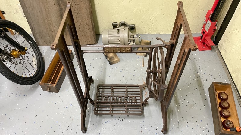 足踏みミシンテーブル脚だけ