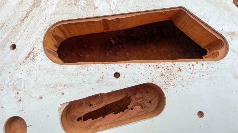 天板テンプレートによる加工途中