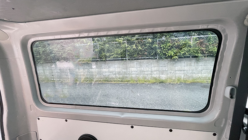 ウィンドウフィルム仮貼り付け