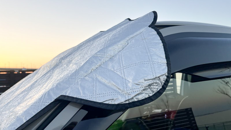 フロントガラスカバー上部サイドの耳